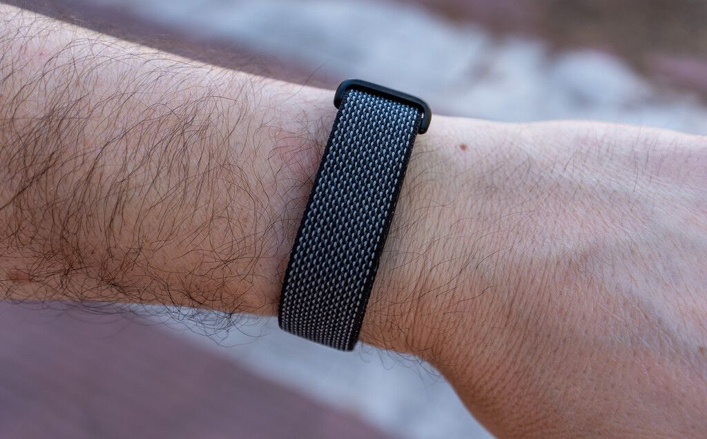 Fitbit Air desafia a lógica dos wearables ao remover a tela