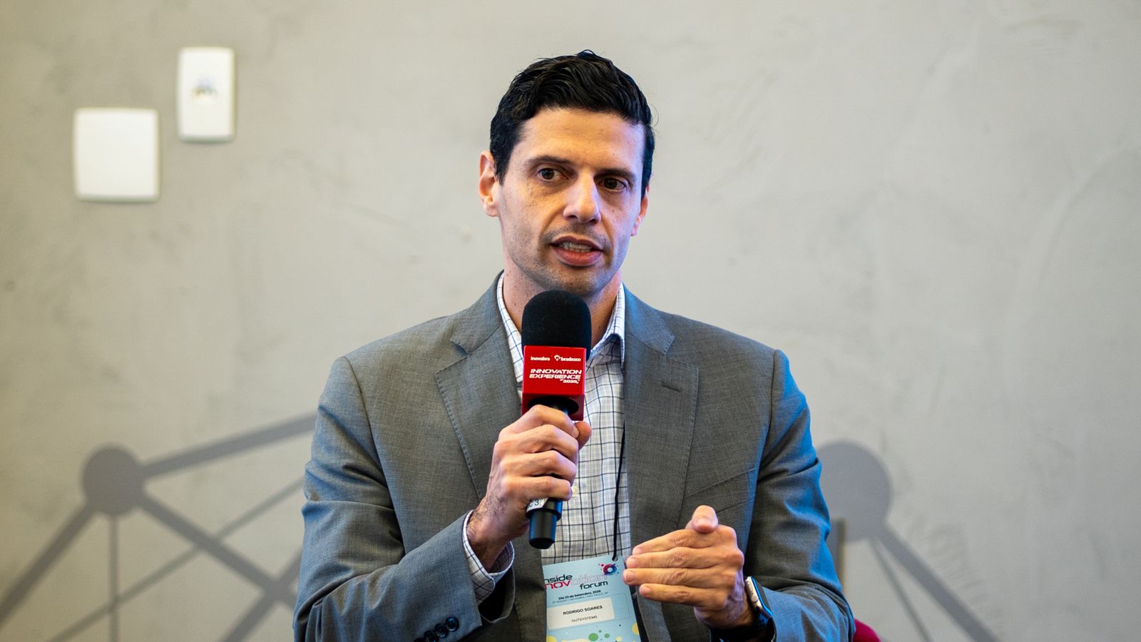 OutSystems: IA avança com multiagentes, não só com corte de custos