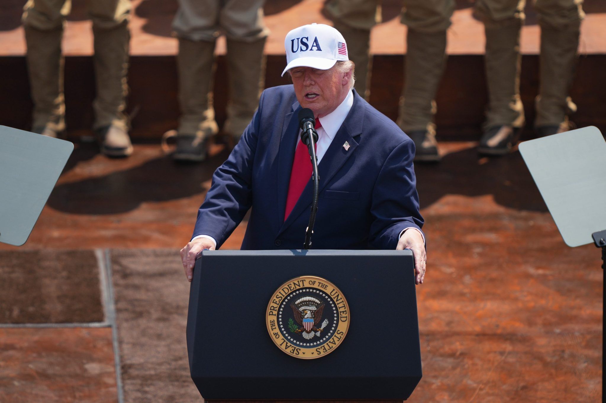 Trump visita nova biblioteca de Teddy Roosevelt e traça paralelos sobre liderança