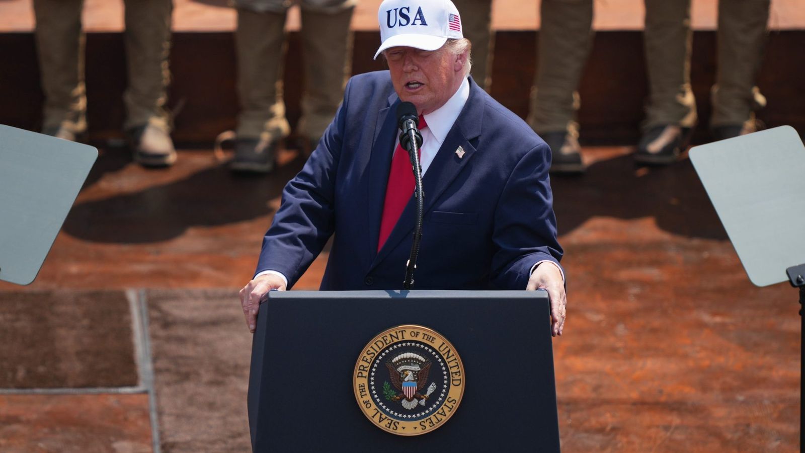 Trump visita nova biblioteca de Teddy Roosevelt e traça paralelos sobre liderança