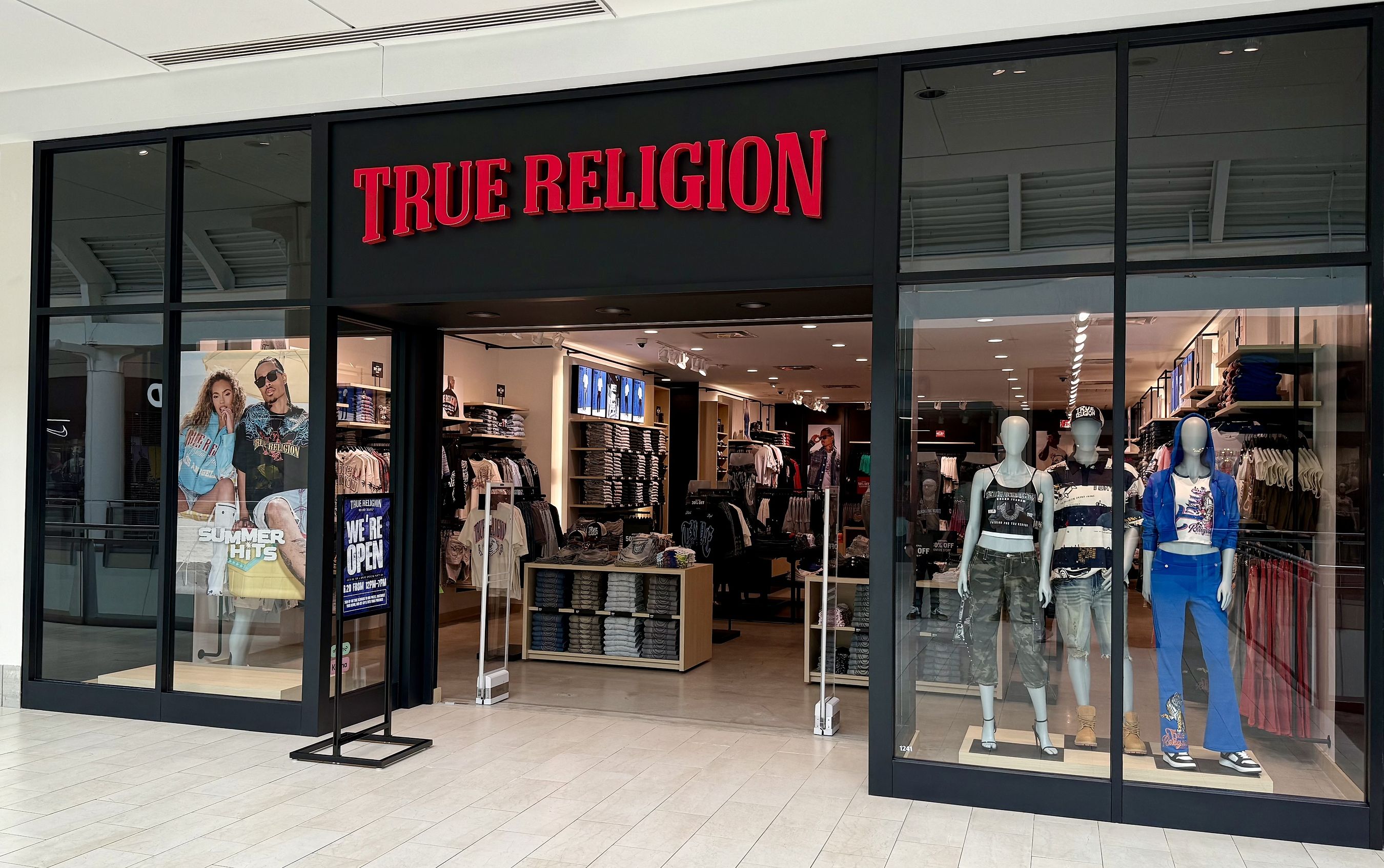True Religion aposta em expansão física agressiva para atingir meta de US$ 1 bilhão em receita