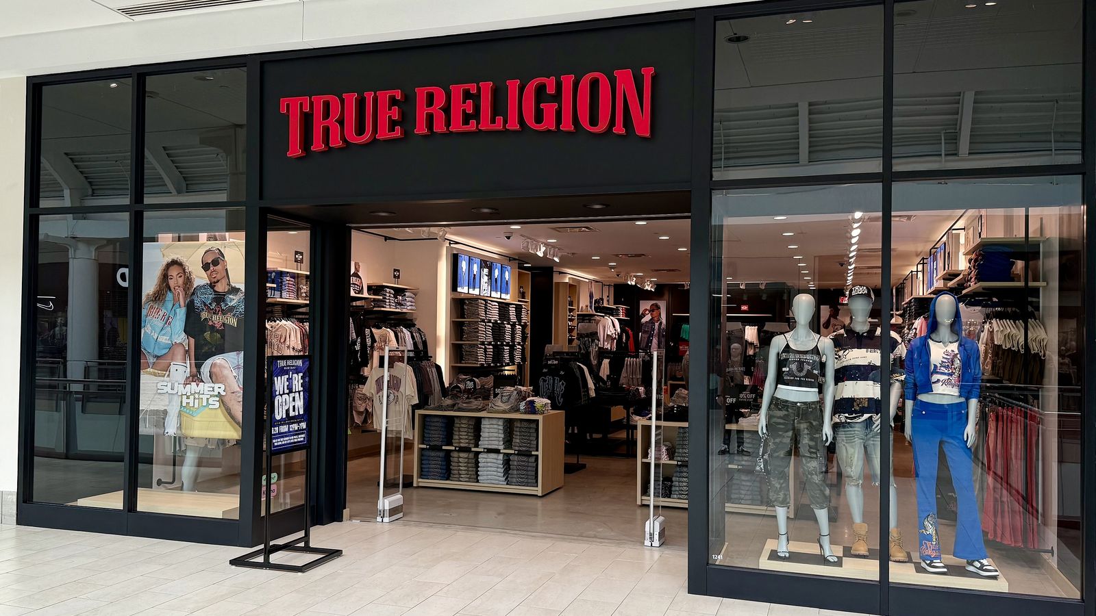 True Religion aposta em expansão física agressiva para atingir meta de US$ 1 bilhão em receita
