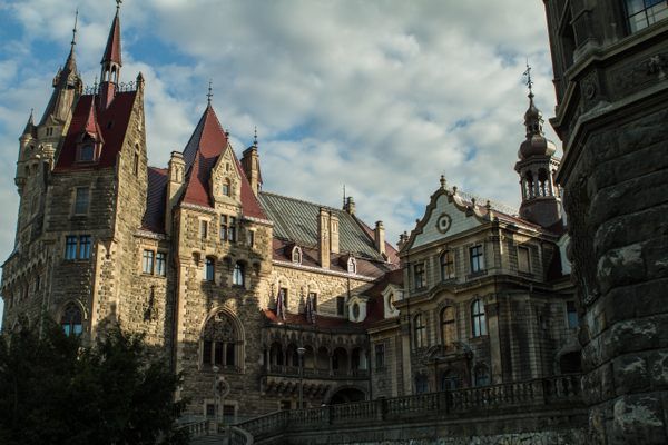 O castelo de 99 torres que sobreviveu a três impérios