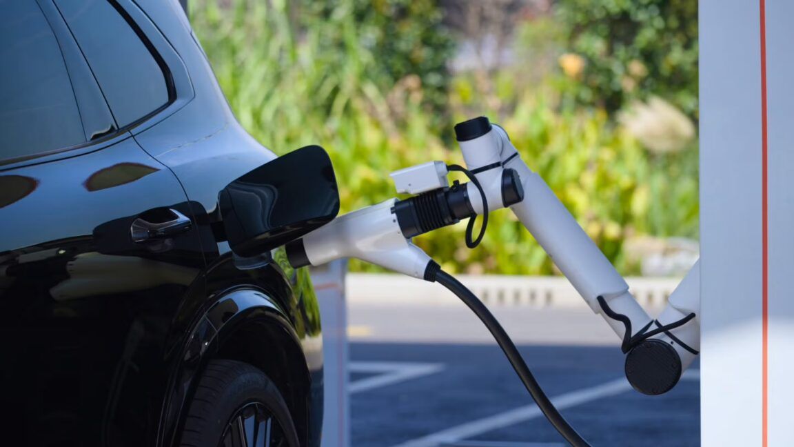 China revoluciona recarga de elétricos em 5 minutos; EUA ficam para trás