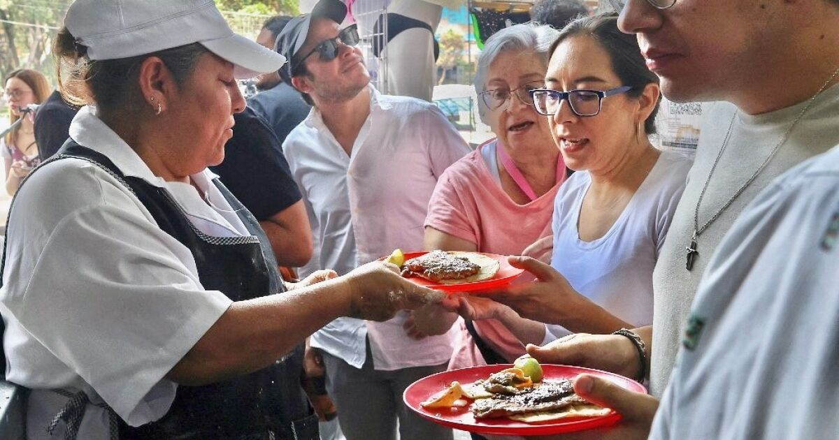 O prato encolhe: restaurantes seguram preços e buscam automação
