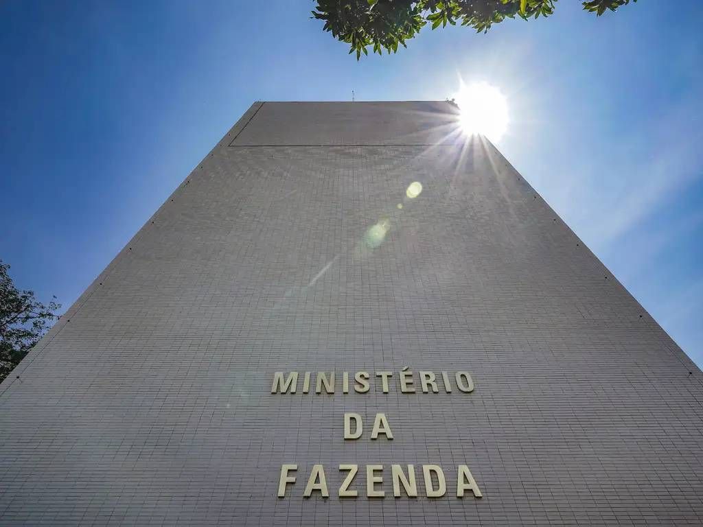 Tesouro Nacional sinaliza intervenção e mercado monitora leilão de NTN-B