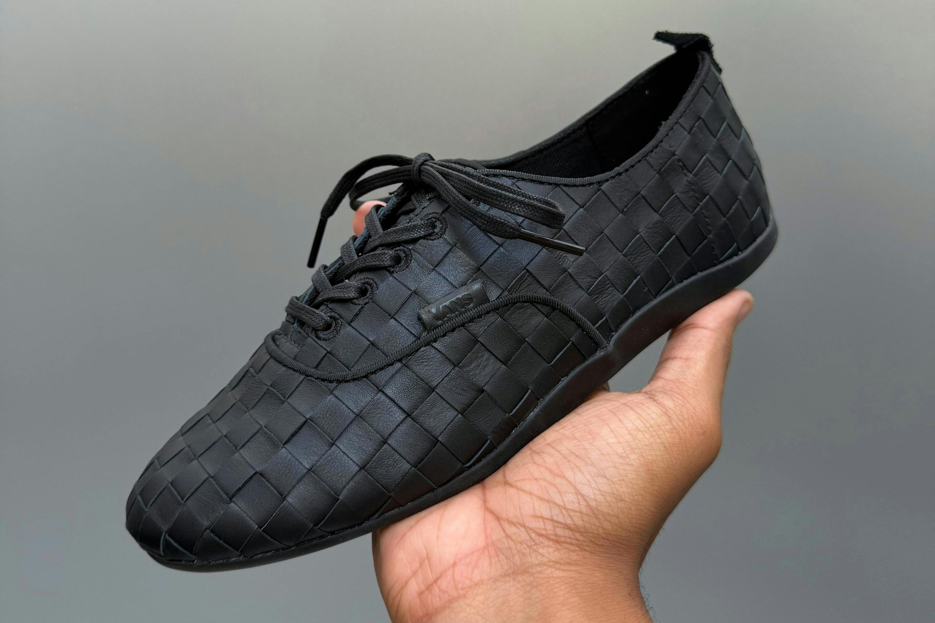 Vans redefine luxo com materiais técnicos e parcerias estratégicas para 2027