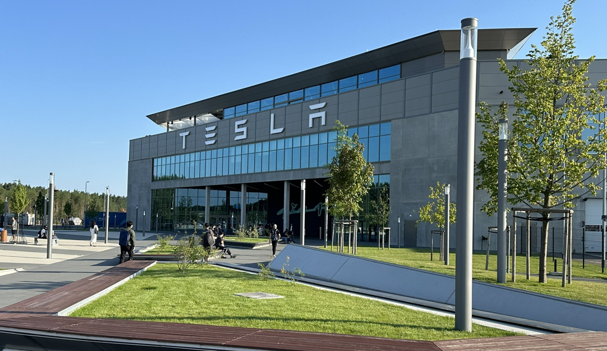 Tesla eleva salários em Giga Berlin antes de negociações sindicais