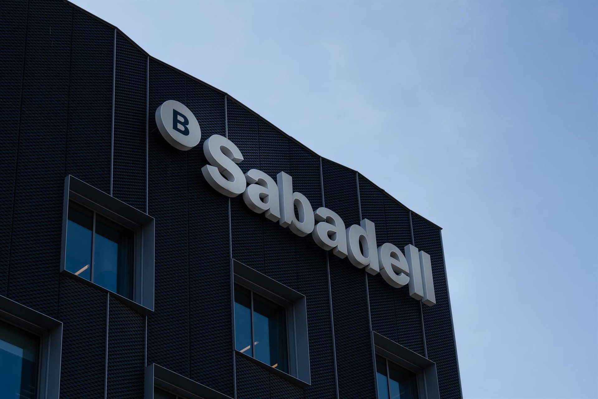 Banco Sabadell avança em recompra de ações e atinge 75% da meta de 365 milhões de euros