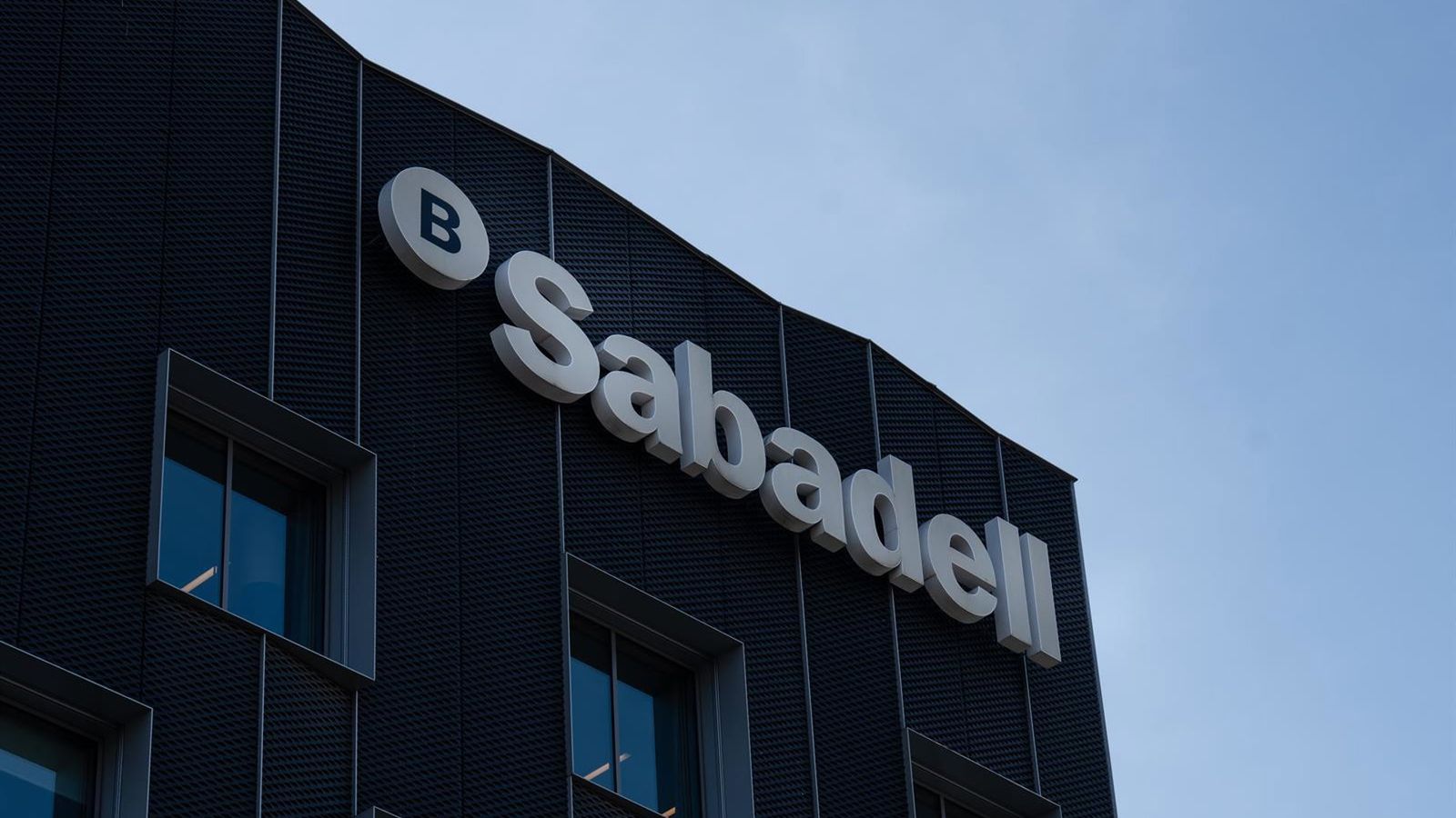 Banco Sabadell avança em recompra de ações e atinge 75% da meta de 365 milhões de euros