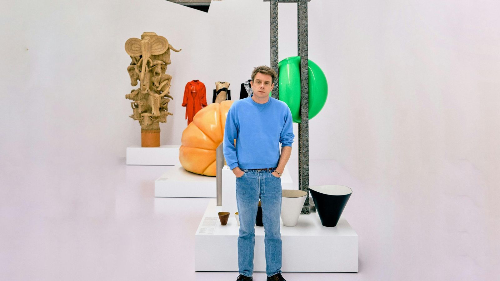 Jonathan Anderson: O curador de arte que transcende a moda