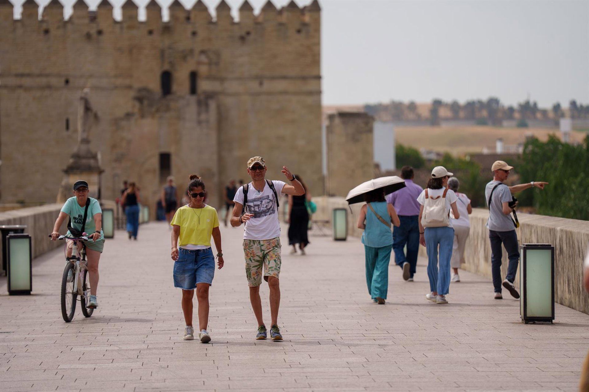 Turismo na Espanha prioriza luxo e expulsa consumidor local — aponta CCOO