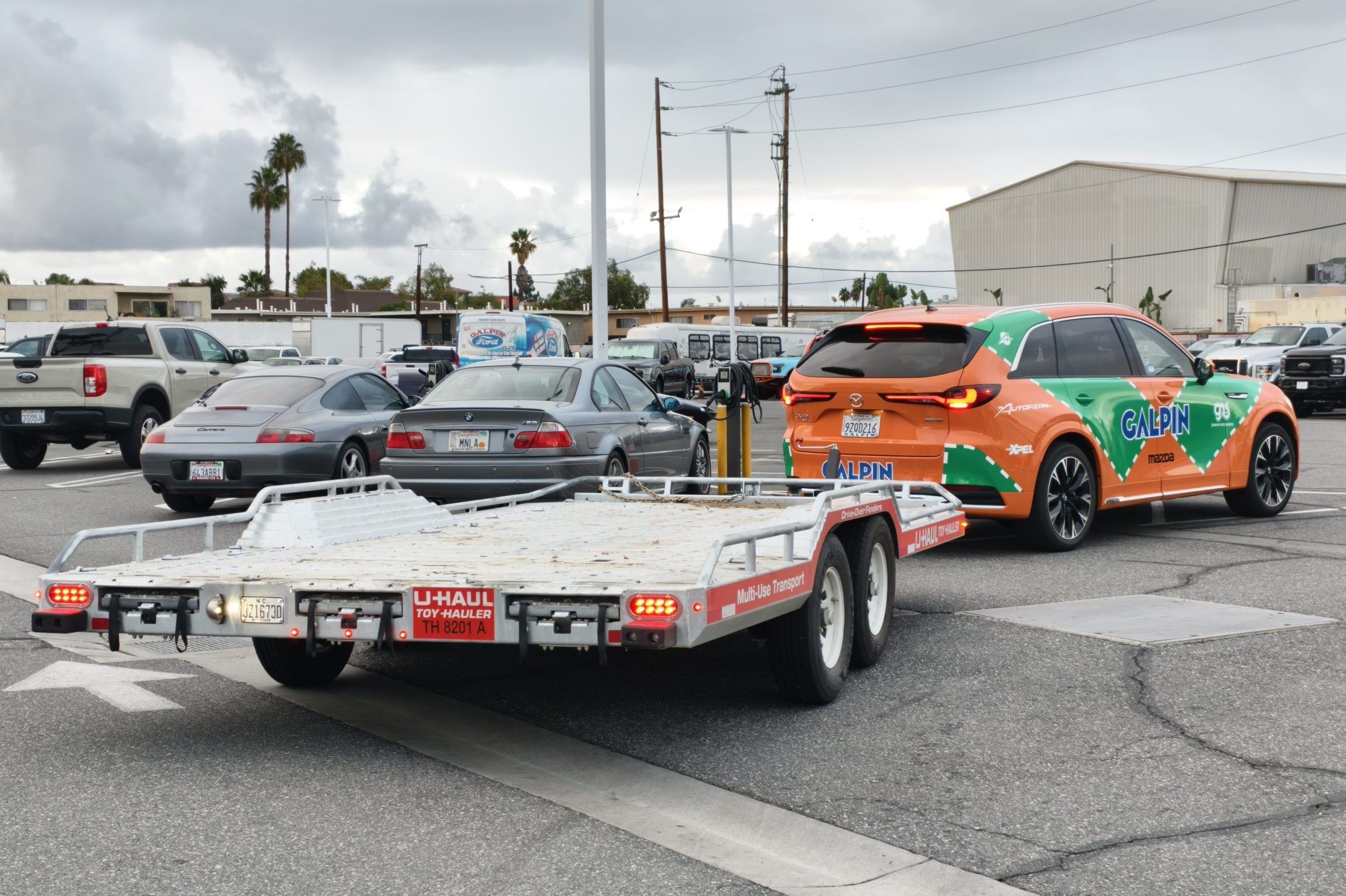 U-Haul lança trailer robusto para cargas e veículos, mas com ressalvas