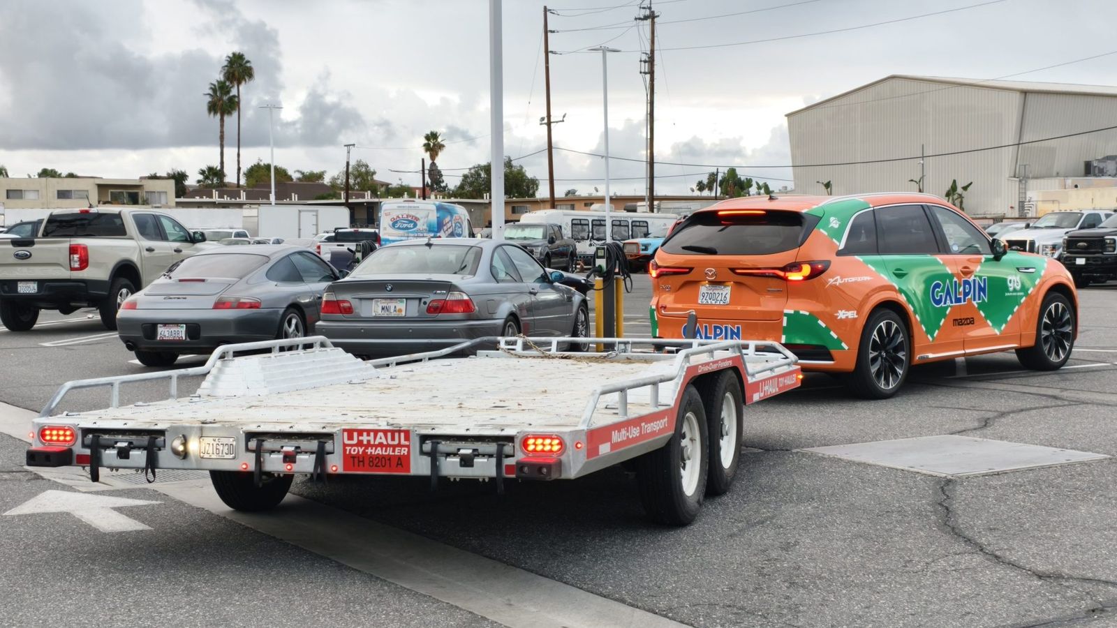 U-Haul lança trailer robusto para cargas e veículos, mas com ressalvas