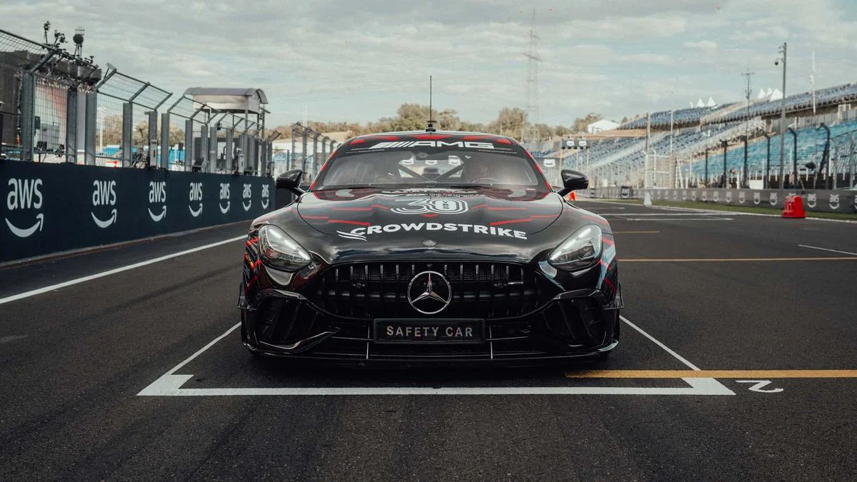O carro mais lento da F1 é a maior vitrine da Mercedes