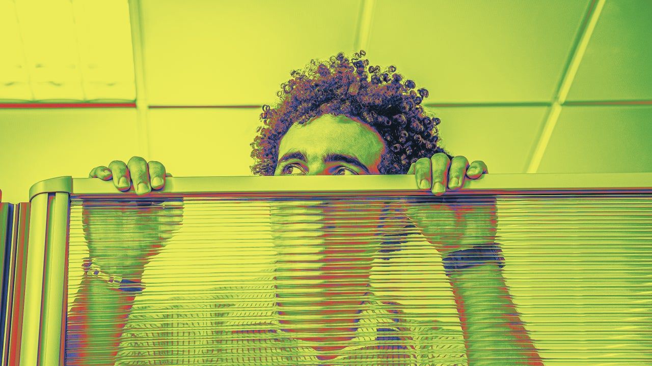 IA aumenta produtividade no trabalho — mas cobra um preço alto na saúde mental
