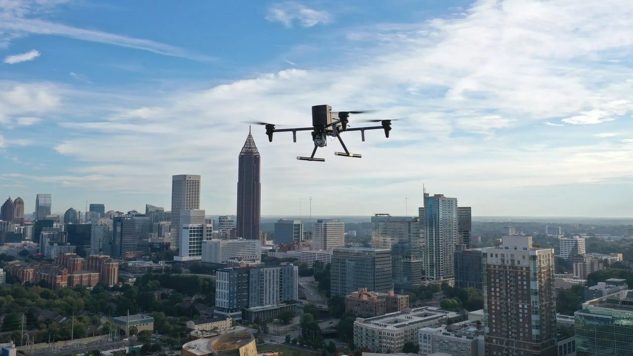 Flock Safety: Drones decolam enquanto câmeras de vigilância enfrentam resistência