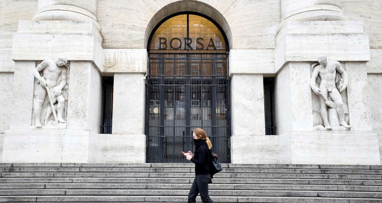 Bolsas europeias recuam com derrocada no setor de semicondutores e tensões em Ormuz