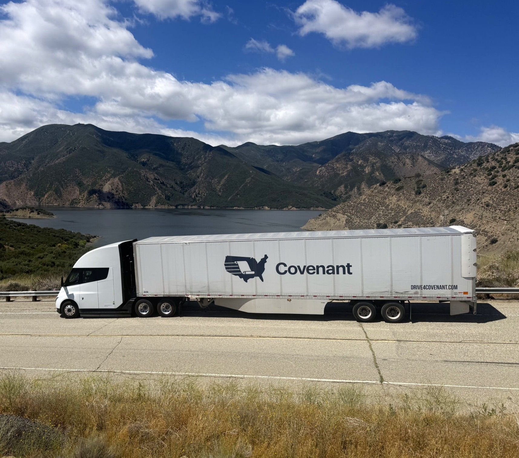 Tesla Semi supera teste em rota crítica e garante novo pedido de 20 unidades