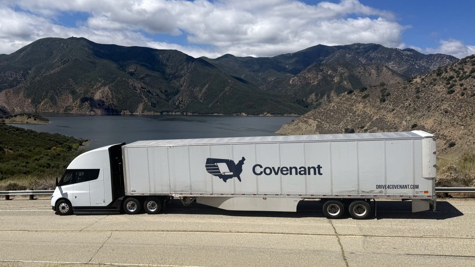 Tesla Semi supera teste em rota crítica e garante novo pedido de 20 unidades