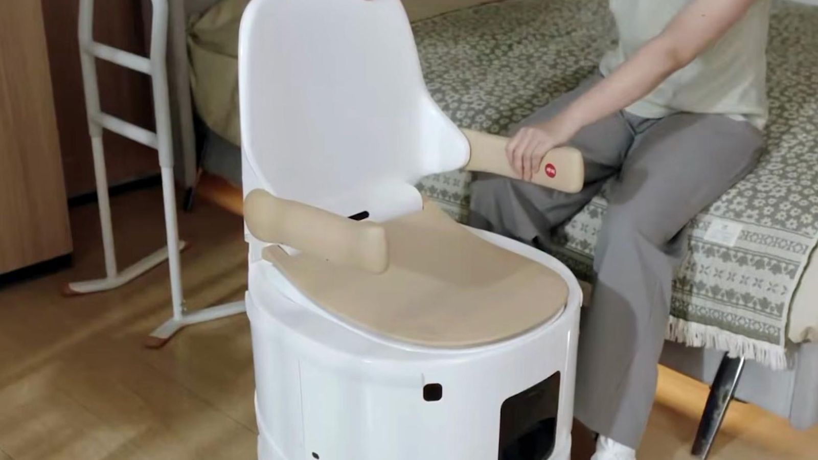 Yueban lança vaso sanitário autônomo — tecnologia mira o mercado de cuidados para idosos