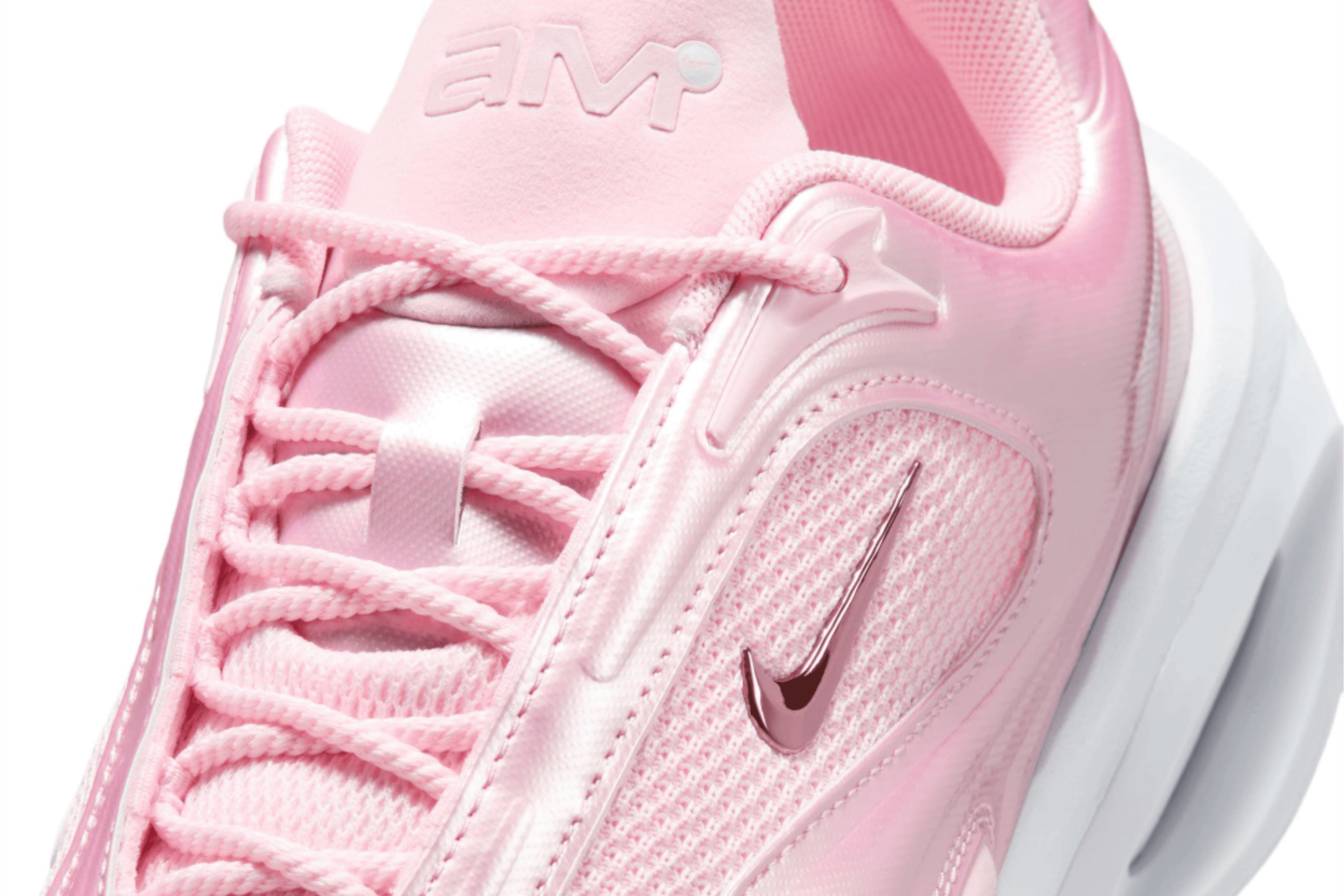 O tênis de pai que a Nike pintou de chiclete