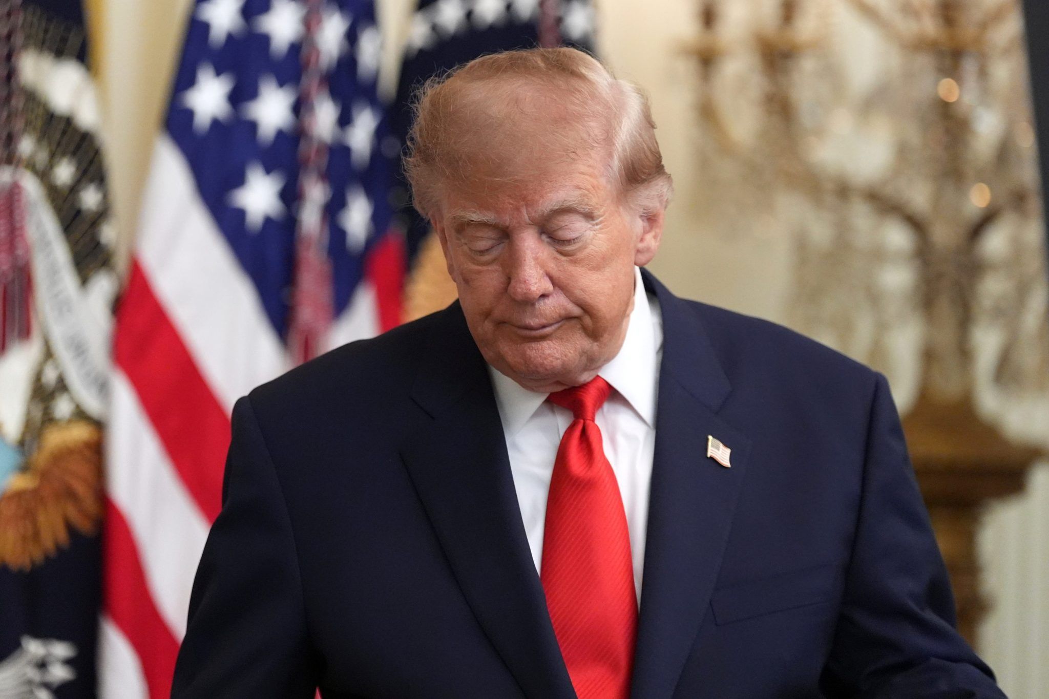 Trump flexibiliza sanções de diesel russo e irrita Zelenskyy