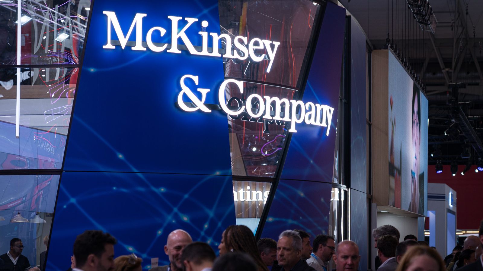 McKinsey reduz uso de PowerPoint enquanto consultores adotam hubs de IA