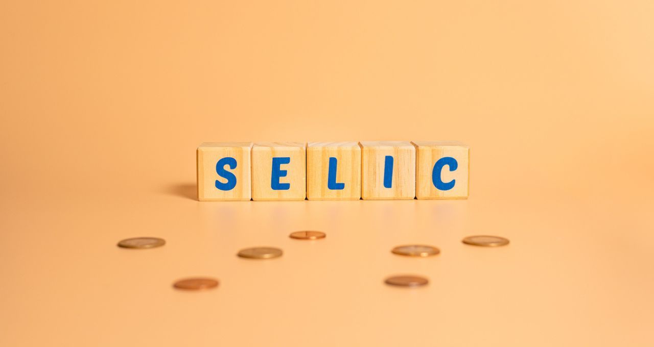 Goldman Sachs eleva Selic terminal para 14% e sinaliza cautela do Banco Central