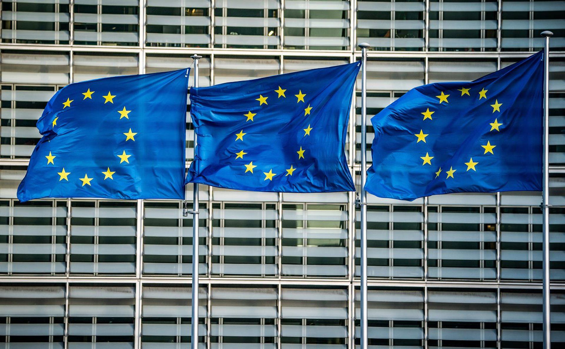 Bruxelas destina 325 milhões de euros para integrar indústria militar europeia