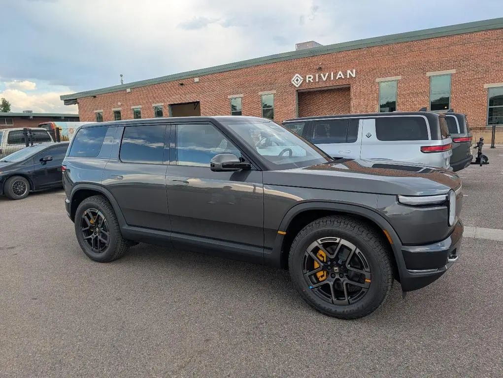 Rivian R2 surge no mercado de seminovos com ágio de US$ 20 mil