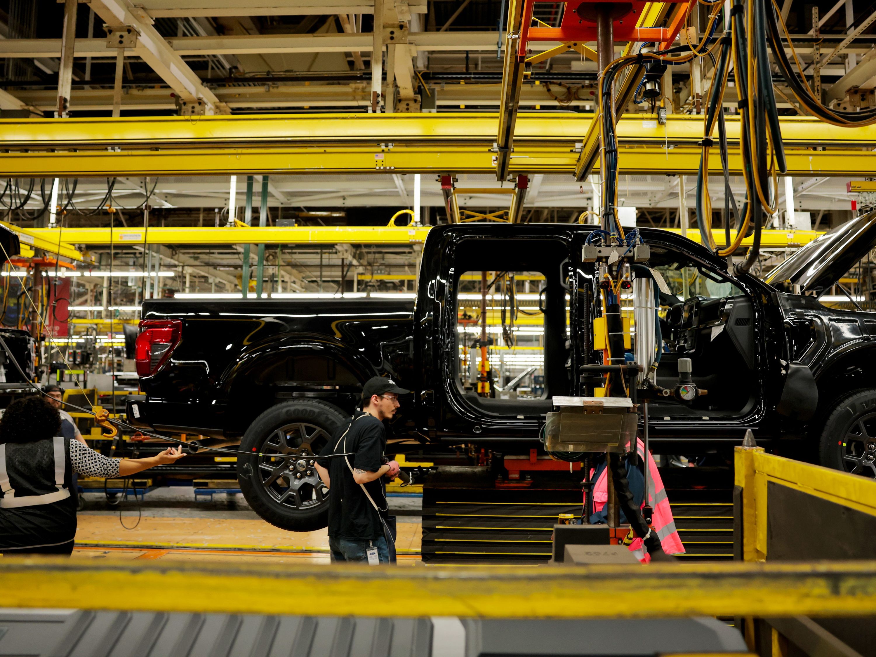 Ford admite limite da IA e resgata engenheiros veteranos para estancar recalls