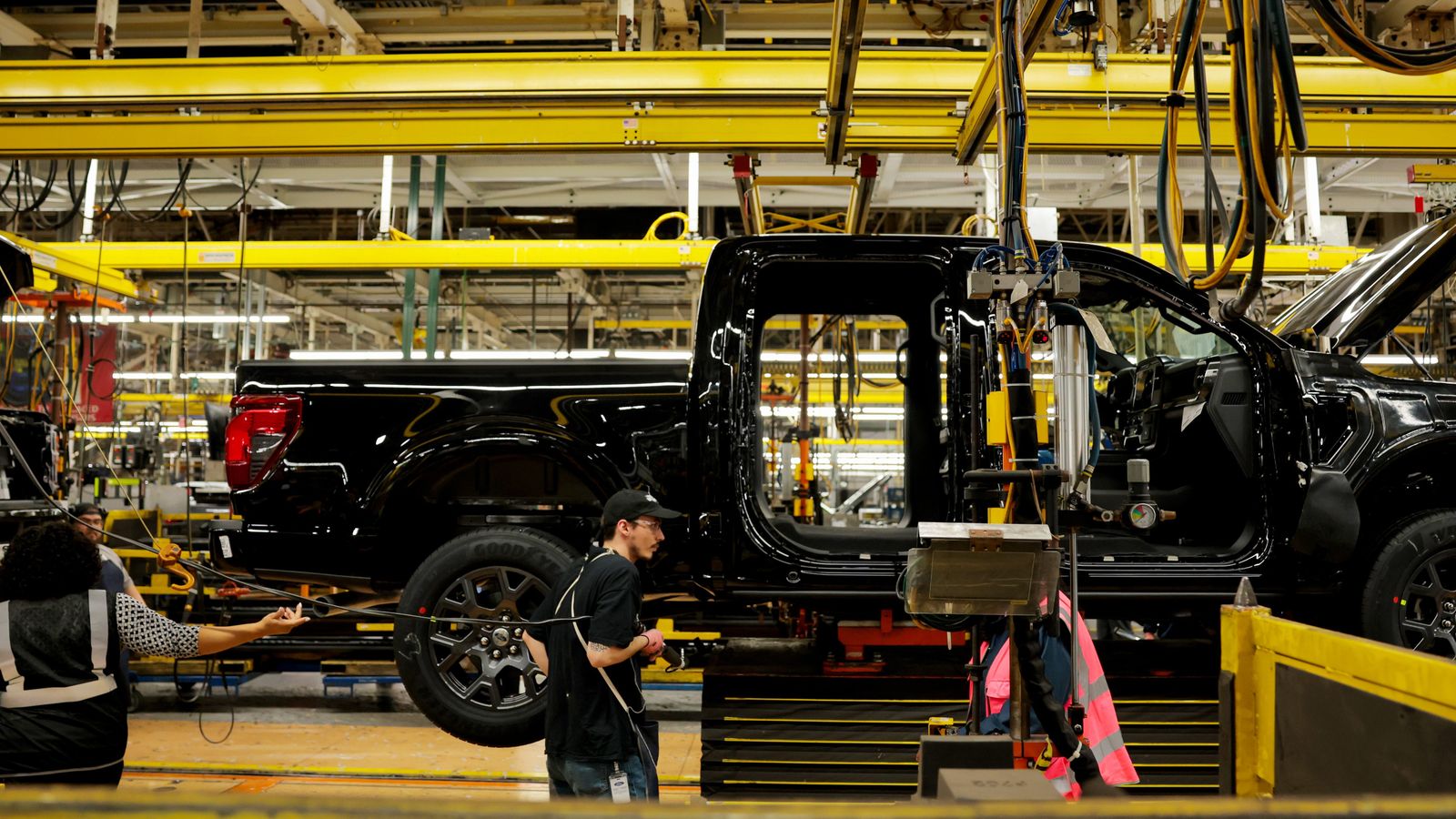 Ford admite limite da IA e resgata engenheiros veteranos para estancar recalls