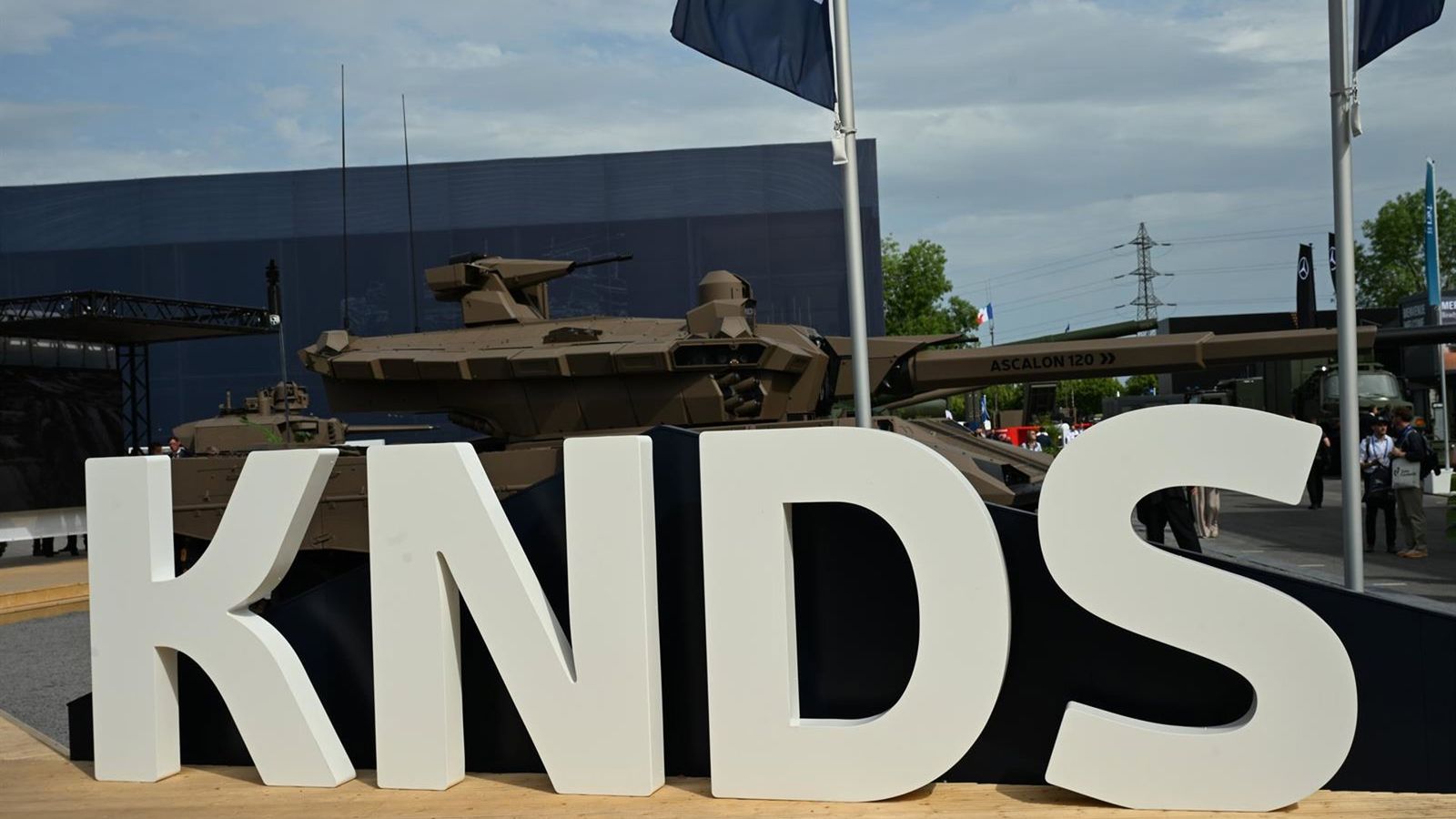 Alemanha e França equilibram poder na KNDS para blindar defesa europeia