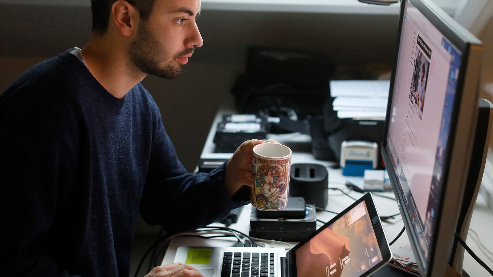 Empresas que investem pesado em IA contratam mais — aponta novo estudo