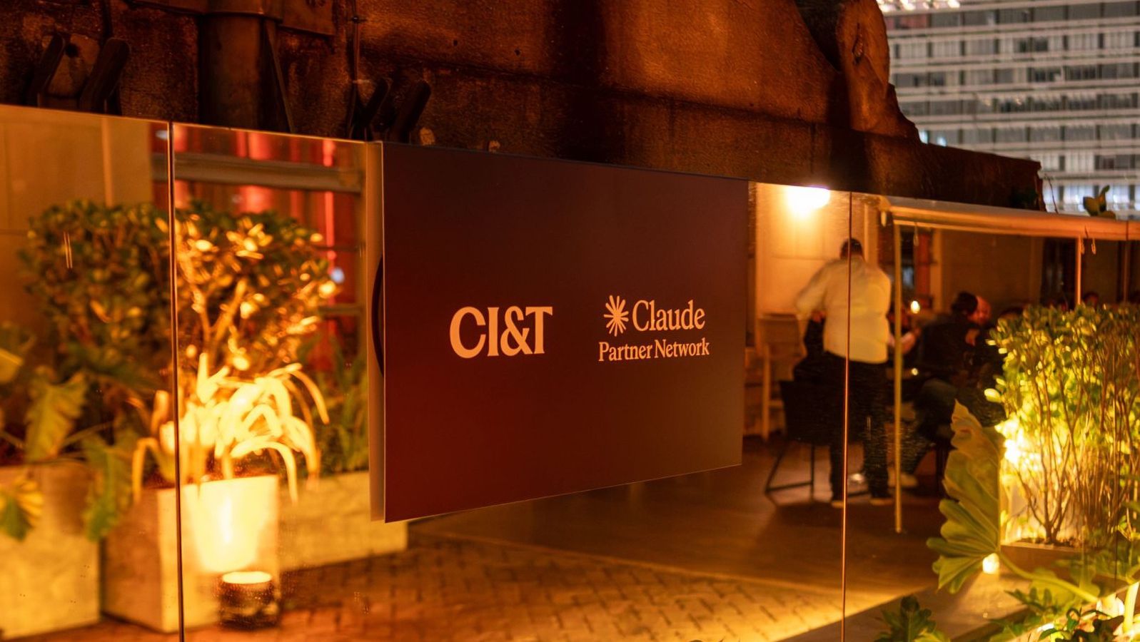 CI&T e Anthropic aprofundam parceria em IA após 50 projetos