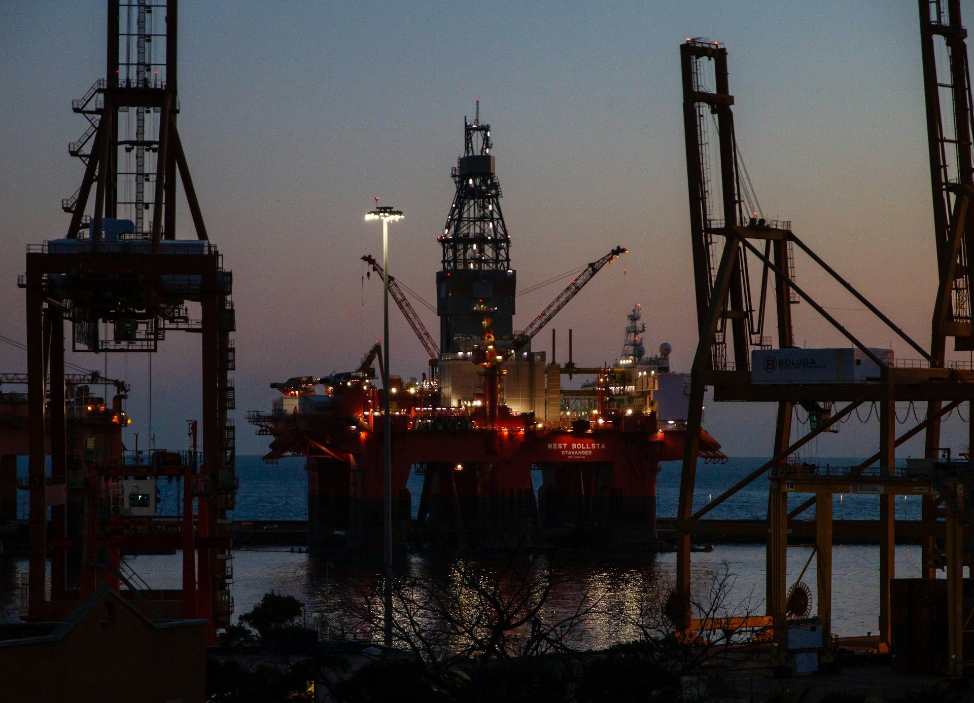 Acordo EUA-Irã pressiona petroleiras na B3 — o que esperar de Petrobras e PRIO