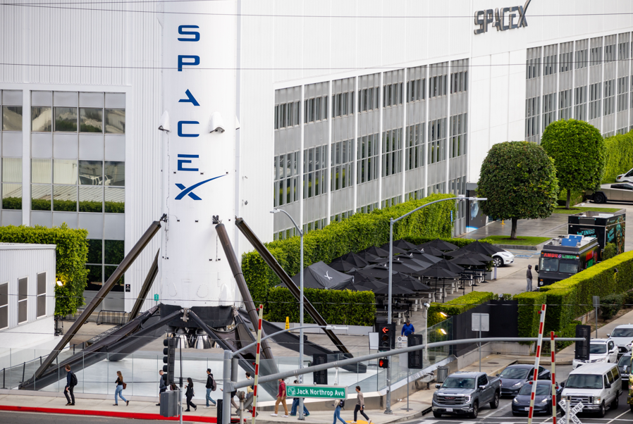 IPO da SpaceX coloca governo Trump em rota de colisão ética — e lucro bilionário