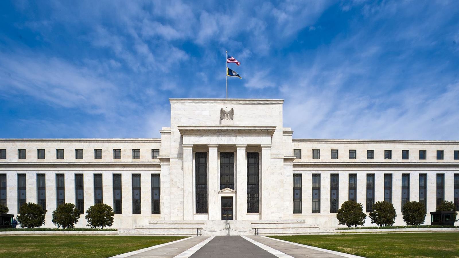 Fed mantém juros em 3,75% e Kevin Warsh sinaliza cautela na estreia