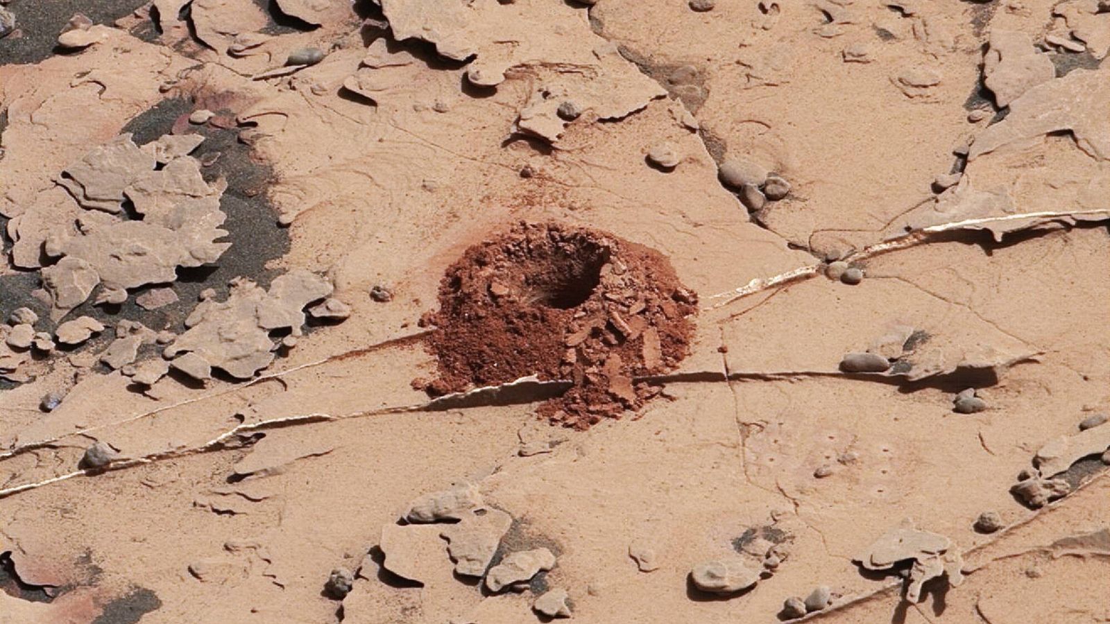 NASA encontra solo marciano mais frágil em experimento acidental