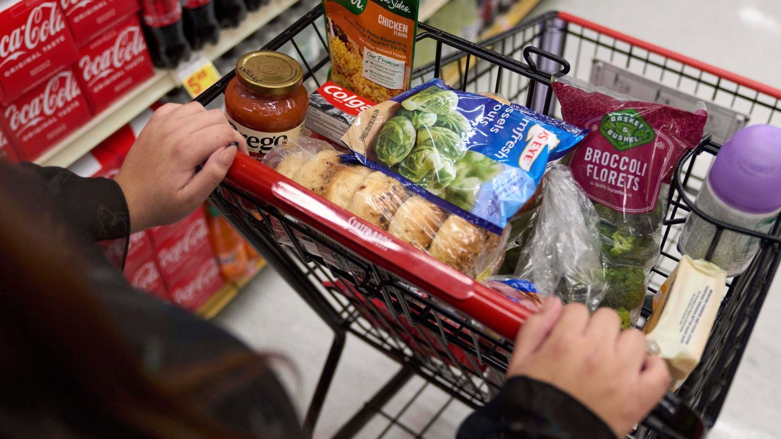 Arkansas desafia decisão judicial e restringe uso de auxílio federal para doces e refrigerantes