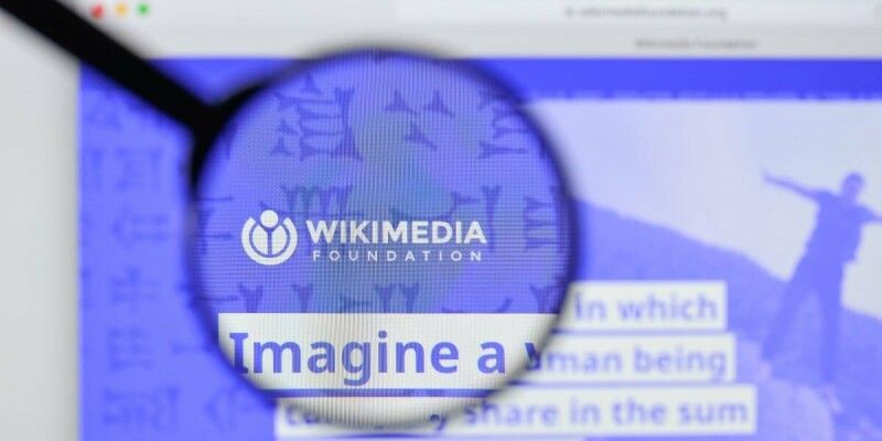 Wikimedia: bots da OpenAI editam páginas e causam pico de tráfego