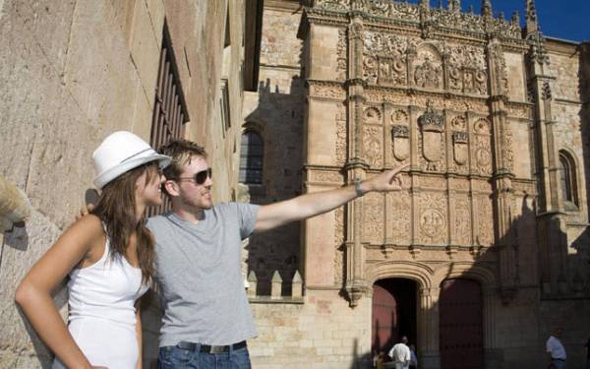 Agências espanholas mudam estratégia — reservas de última hora dominam o verão
