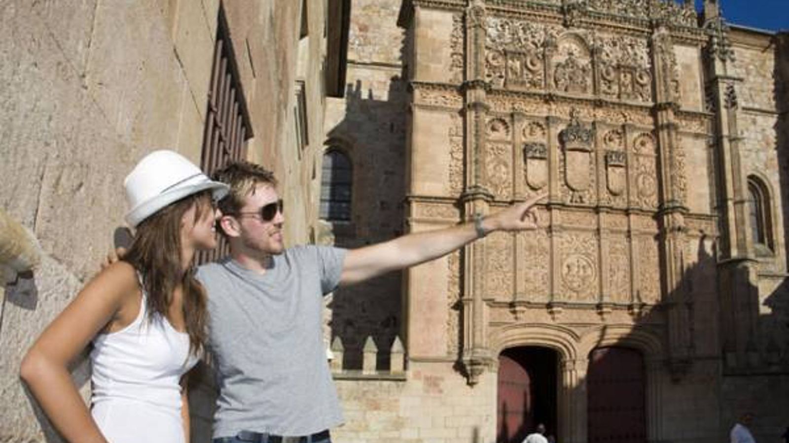 Agências espanholas mudam estratégia — reservas de última hora dominam o verão