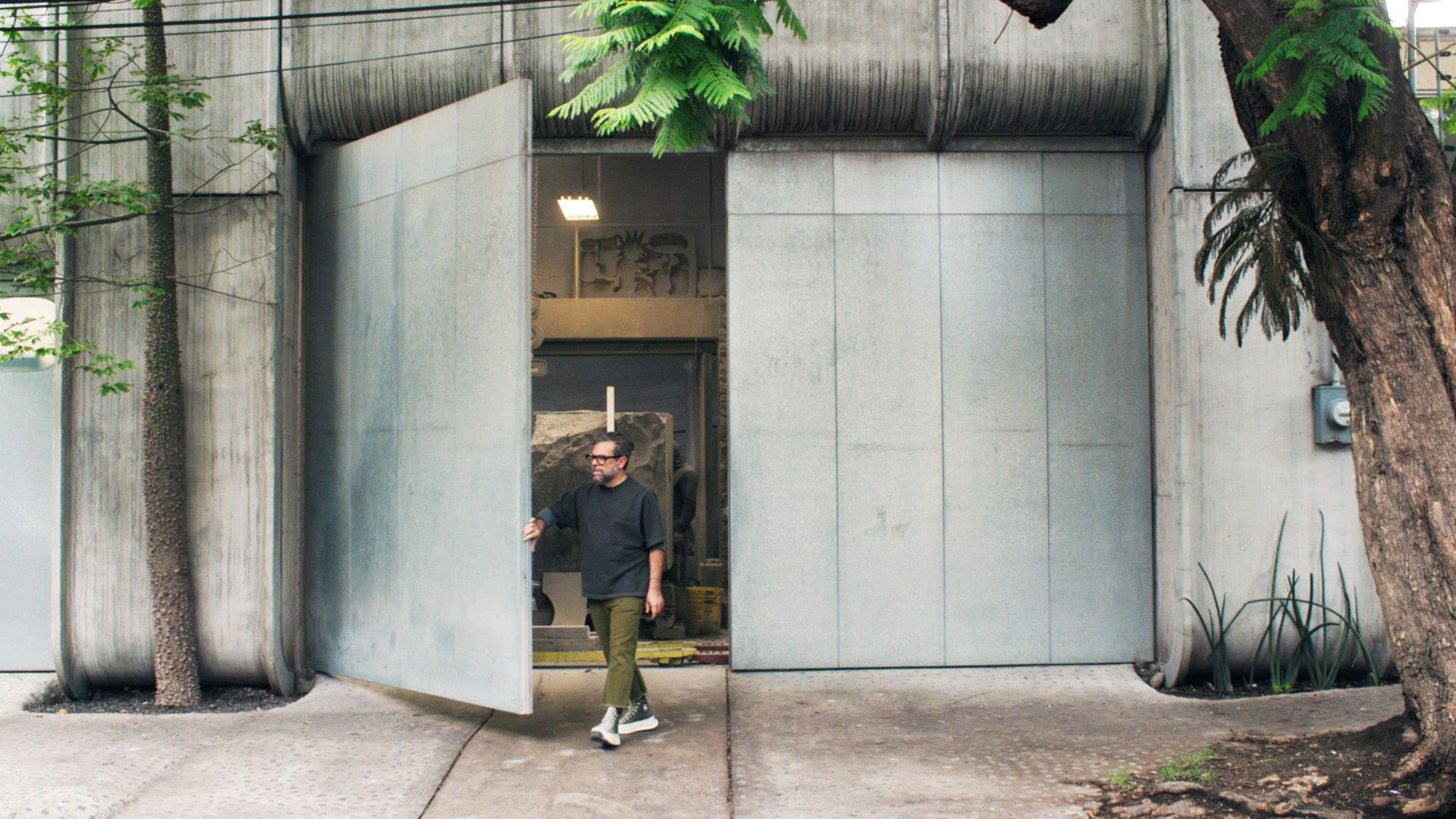 Pedro Reyes redefine a escultura como ferramenta de impacto social
