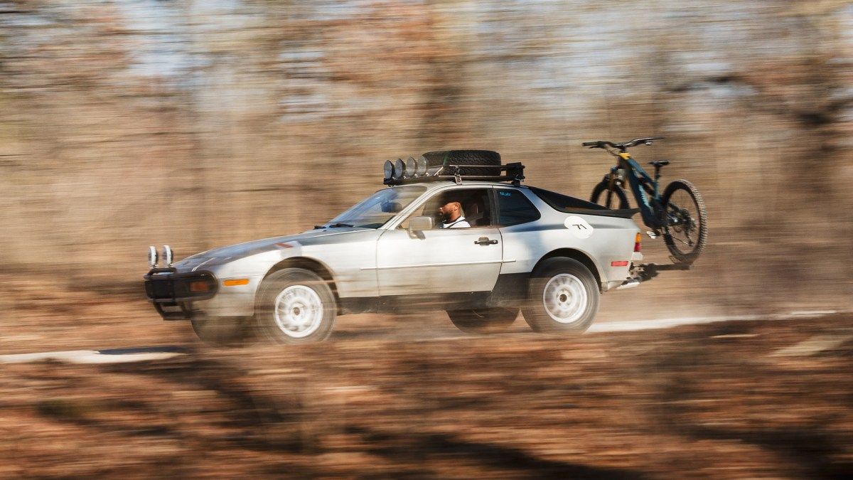 O Porsche, o tédio e a câmera: a engenharia de uma fuga de 4 minutos