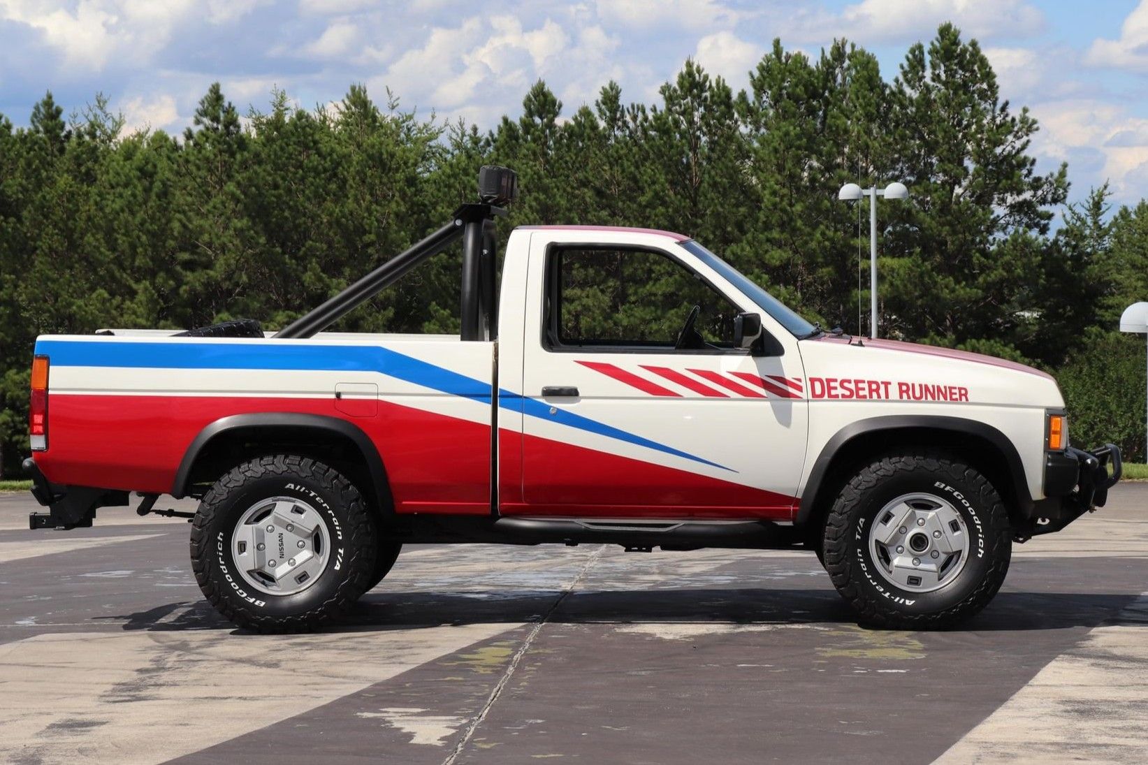 Nissan Hardbody Desert Runner: a picape que ignorou a carga pelo estilo