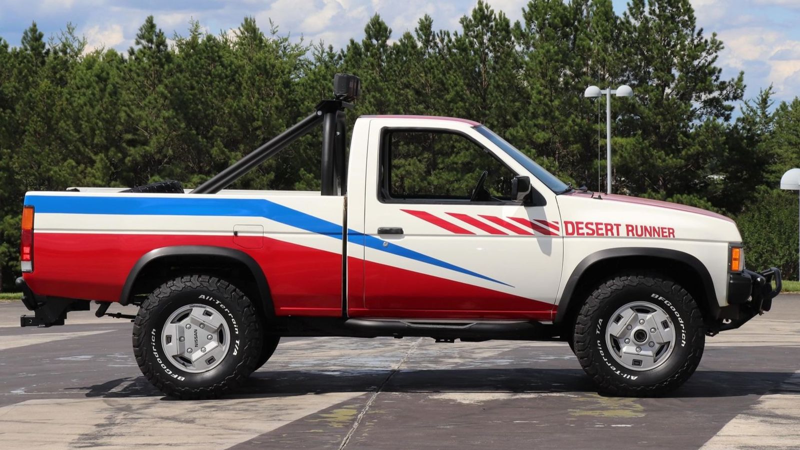 Nissan Hardbody Desert Runner: a picape que ignorou a carga pelo estilo