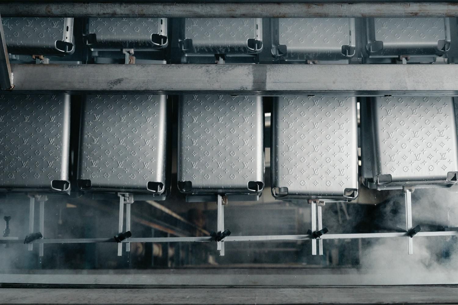 Marc Newson reinventa a mala de viagem — Louis Vuitton abandona os rebites