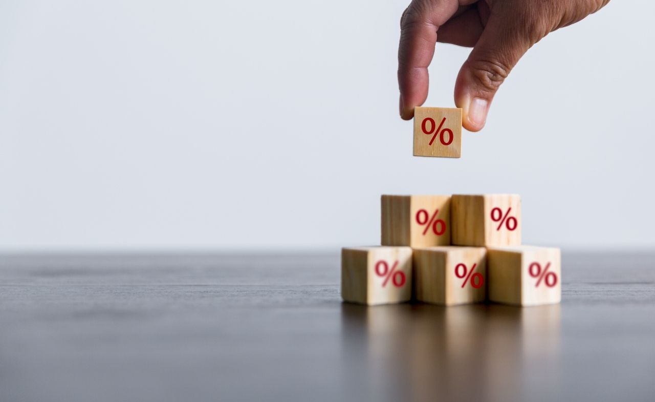 Juros futuros fecham estáveis em dia de cautela eleitoral e Treasuries